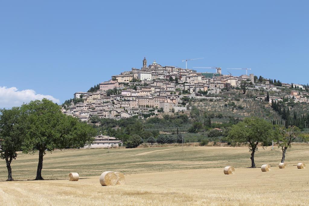 Residenza Sant'Emiliano Hotel Trevi Exterior foto